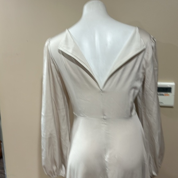 Elegant Cream Dress - Picture 5 of 8